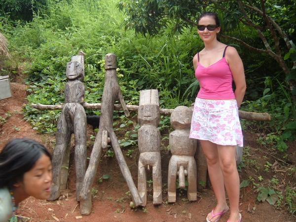 Leanne & the statues protecting the entrance to the Akha hill tribe villiage