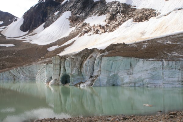 Edith Cavell lake and glacier