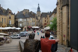 Aaron and boy statue in Sarlat