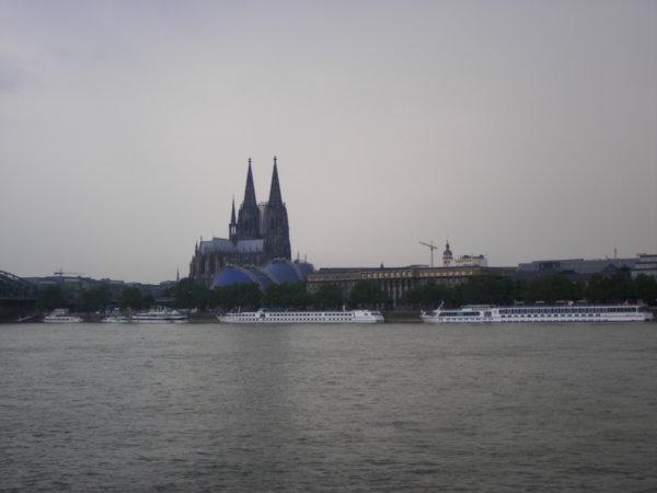 La Cathedrale de Cologne sur le bord du Rhein