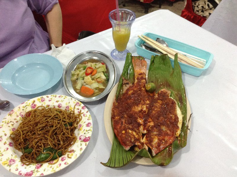 Mut zur Lücke: unser allererstes Essen auf Borneo