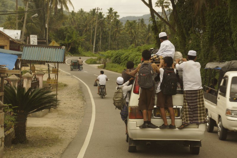 Schoolbus Indonesian way