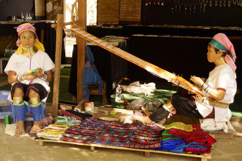 Padaung women weaving traditional scarves