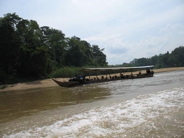 Travelling up Sungai Dungun to Taman Negara National Park