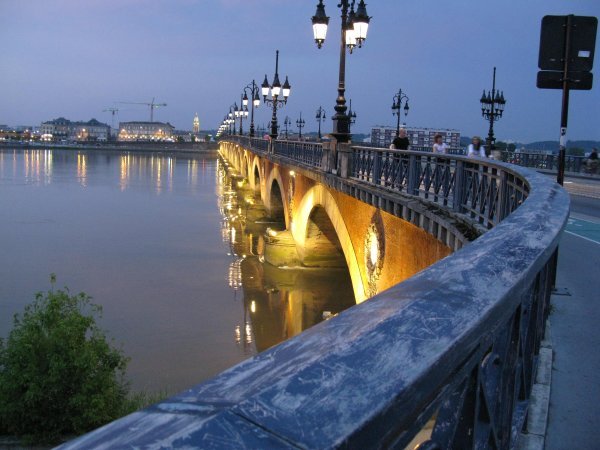 Pont de Pierre at night