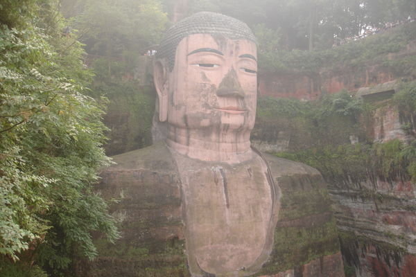 Leshan (W off Chengdu)- 71 m high buddha