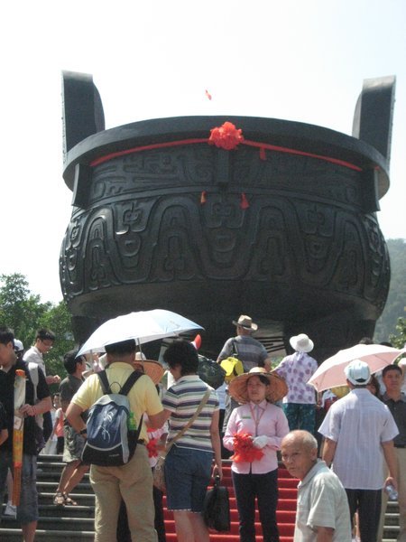 The World's Largest Ding, the Nine Dragon Vessel 