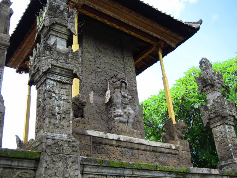 Meduwe Karang Temple