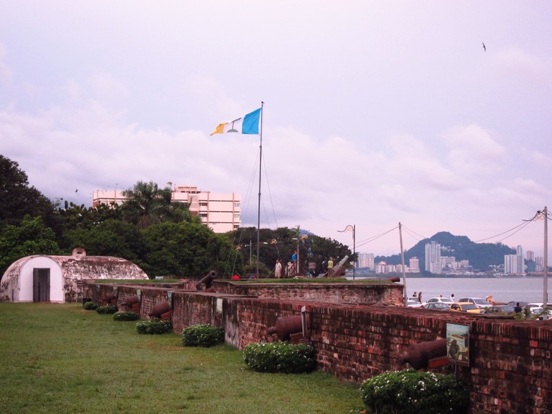 The Fort and the sea