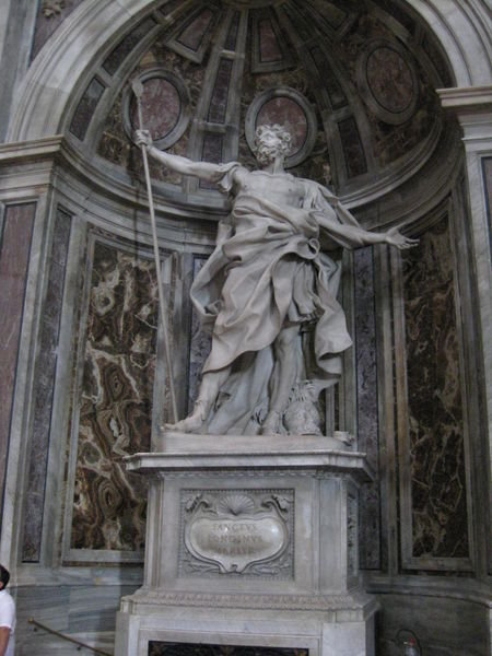 St. Longinus Statue | Photo