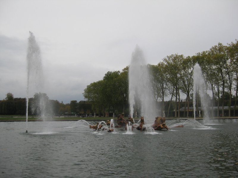 Fountain of Apollo's Chariot