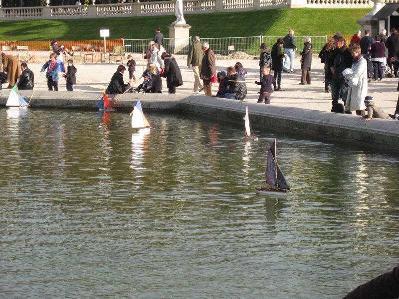 Model sailing at Luxembourg Fountain