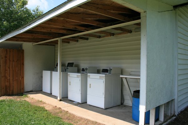 The outdoor laundromat at the campgroud !