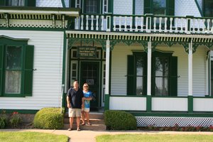 Standing in front of Buffalo Bill's house !