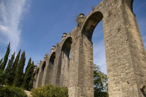 Aquaduct suplying Convento de Cristo