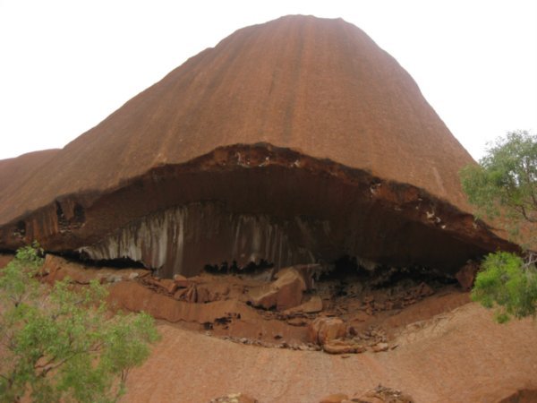 75. Uluru basewalk