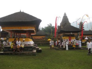 11. Ceremony at Ulun Danu Bratan temple, Bali