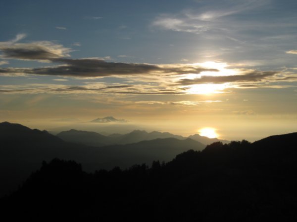 4. The sunrises across Eastern Flores taken from Kelimutu