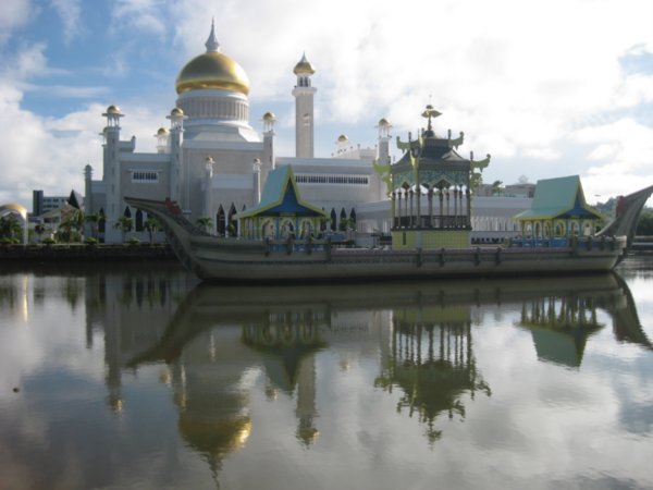 27. Omar Ali Saifuddien Mosque, BSB, Brunei