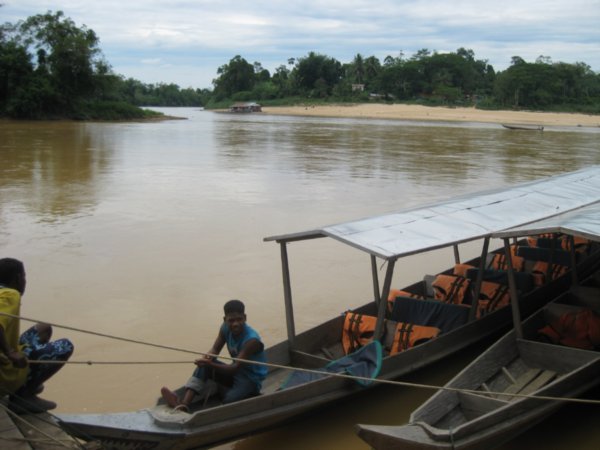 2. Taking the boat fom Kuala Tembeling to Taman Negara National Park