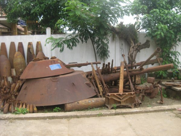 7. Tank gun in the yard of the tourist information centre, Phonsavon