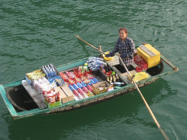 8. The grocery store comes to you in Halong Bay