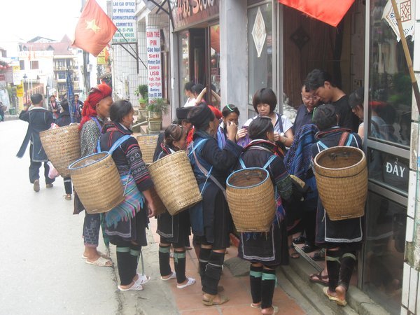 1. Hmong girls have a tourist in their sights!, Sapa