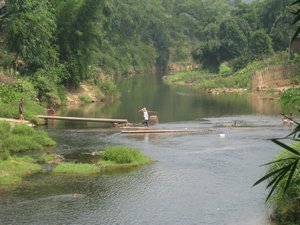 30. Local Dong people cross the river, Chengyang