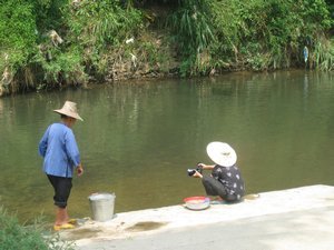 32. Dong women washing in the river, Chengyang
