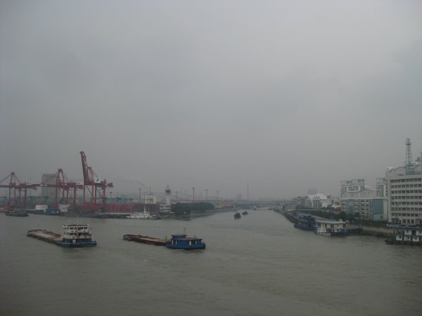 2. The world's biggest shipping port, Shanghai