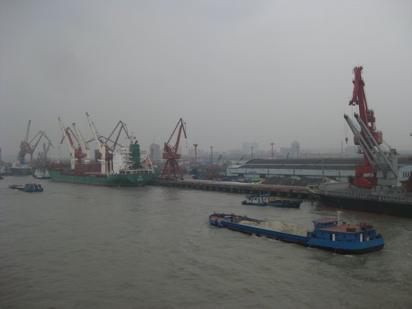3. The world's biggest shipping port, Shanghai