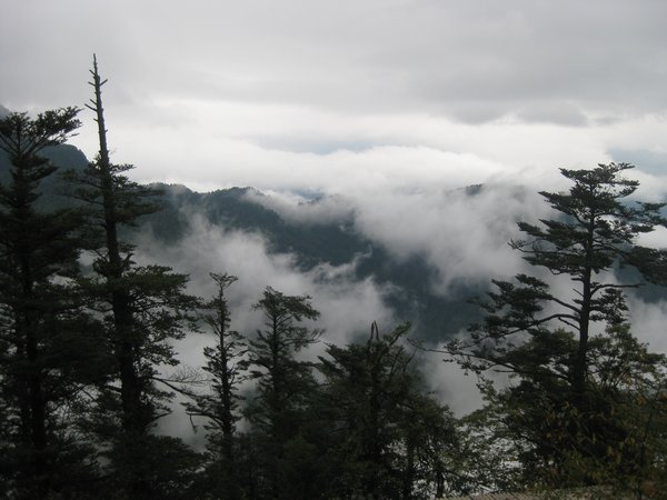 10. Clouds rolling in over Emei Shan