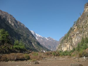 42. Walking between Chame and Bhratang, Day 4, The Annapurna Circuit