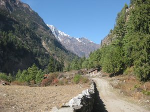 43. Walking between Chame and Bhratang, Day 4, The Annapurna Circuit
