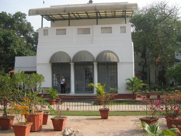 4. Where Gandhi lived in the 5 months before his assassination, Delhi