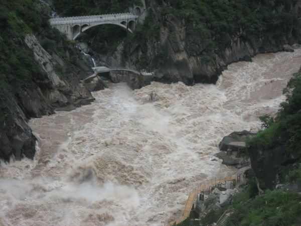 Giant rapids on the Jinsha River