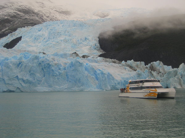 The Spegazzini glacier compared to another boat!