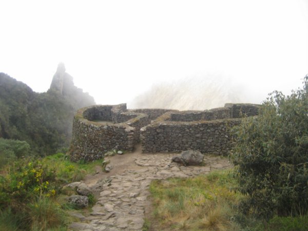 Runkurakay Ruins