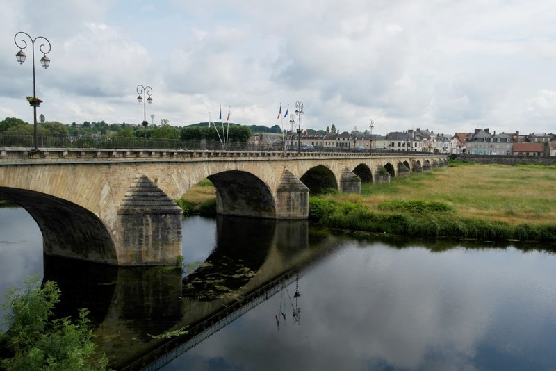 brug over de oude Loire