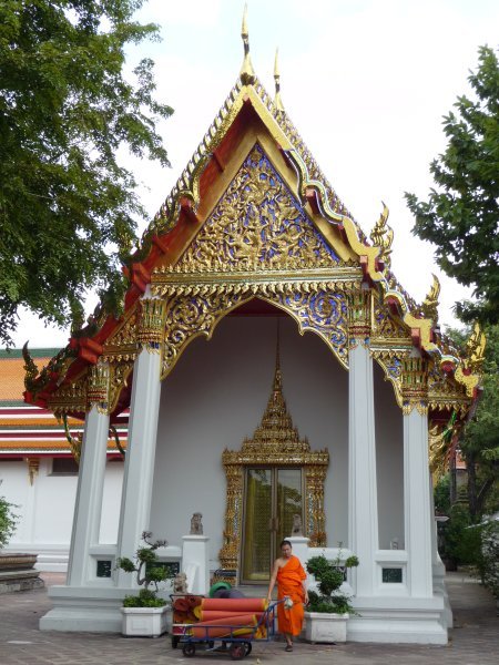 Monk in Wat Pho
