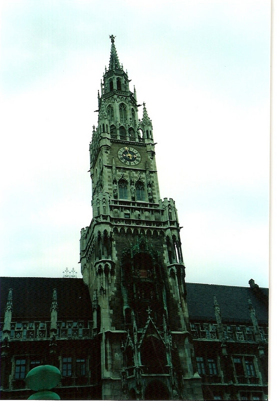 Munchen - Das Glockenspiel 2000