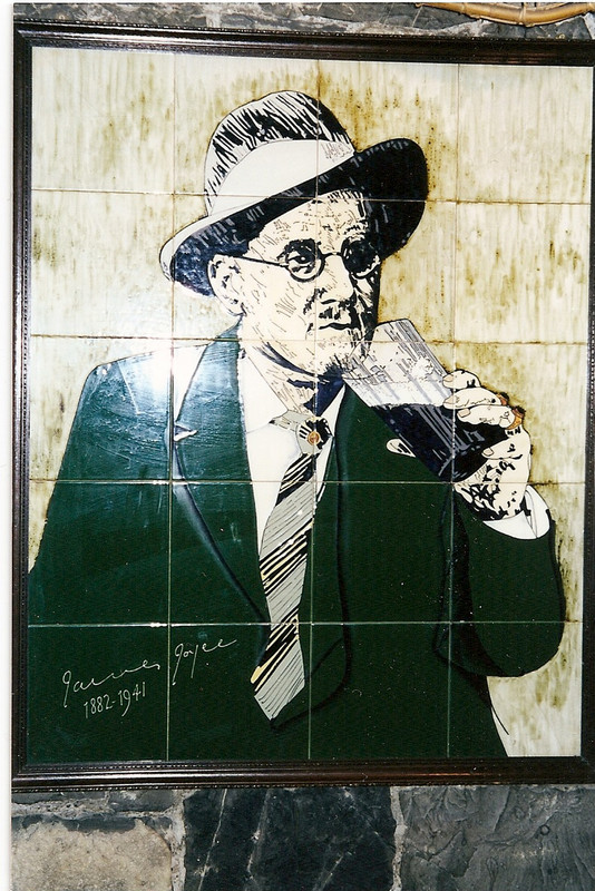 Dublin - James Joyce Drinking a Guiness 2000