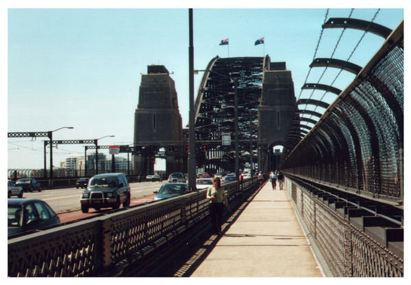 Looking northwards at Harbour Bridge, from the footway
