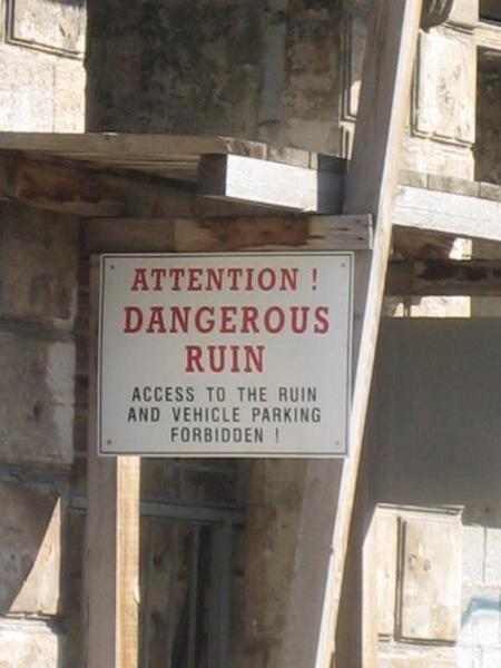 Warnings for dangerous ruins