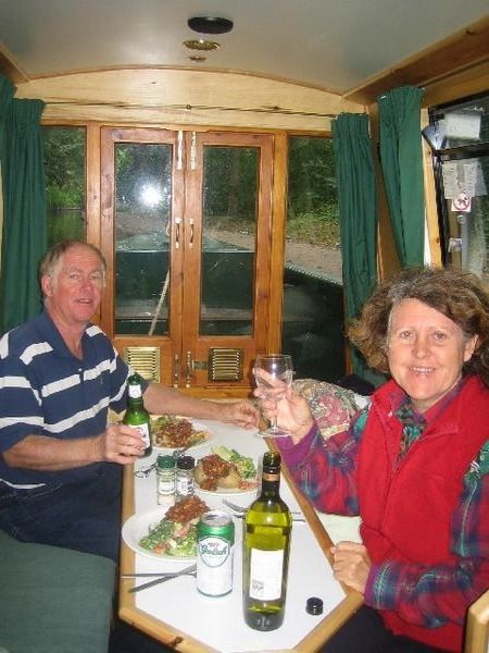 Cosy cooking in the narrowboat