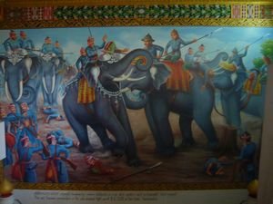 Kancahnaburi - muzeum 2. svetove valky - vyjev z bitvy - znacne ale smysleny - sloni jsou mirumilovni a pouzivali se spise k zastraseni soupere, nez k boji, slona dokonce musely doprovazet dve samice, aby vubec do bitvy sel, dobre, co?
