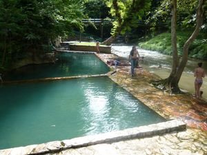 Udoli reky Kwai - horke prameny Hin Dat jsou opravdu dosti horke, ale krasne cista voda a skvela relaxace ...