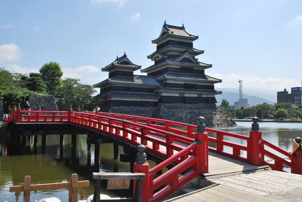 Matsumoto Castle bridge