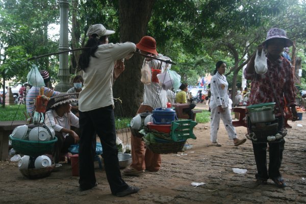 snack sellers, Wat Phnom 