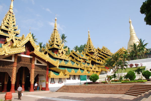 West entry gate of Shwedegon Pagoda